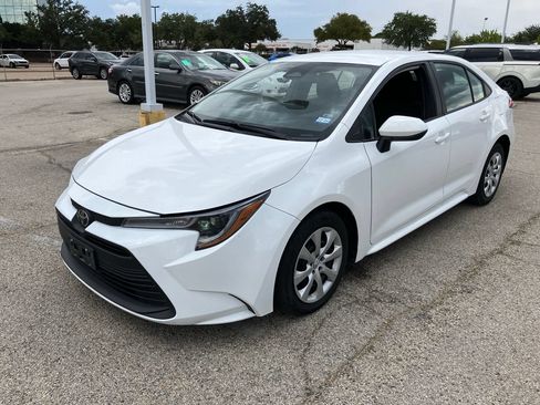 Used 2025 Toyota Corolla LE FWD image 1