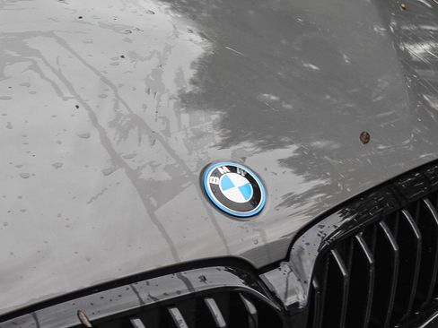 Used 2022 BMW 530e w/ Premium Package image 9