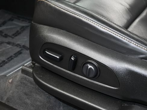 Used 2020 Chevrolet Traverse LT w/ LT Premium Package image 12