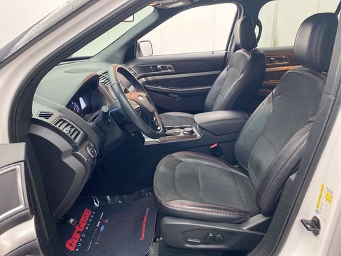 Used 2019 Ford Explorer XLT w/ Equipment Group 202A AWD/4WD image 14