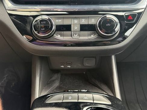 Used 2025 Buick Envista Sport Touring w/ Convenience I Package FWD image 28
