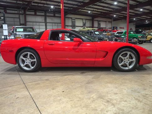 Used 2001 Chevrolet Corvette Coupe RWD image 10