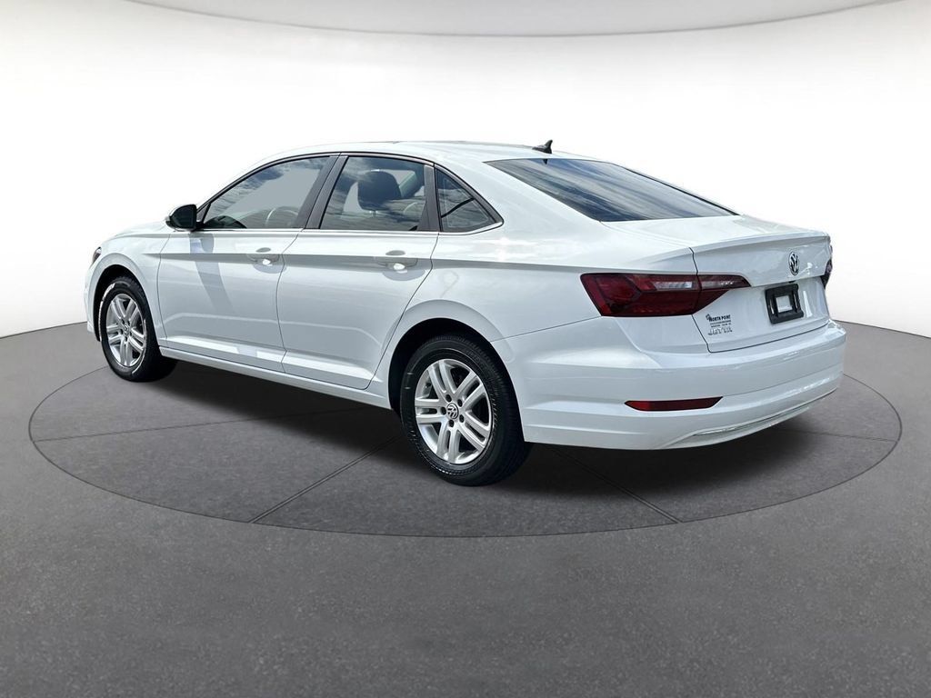 Used 2021 Volkswagen Jetta SE FWD image 3