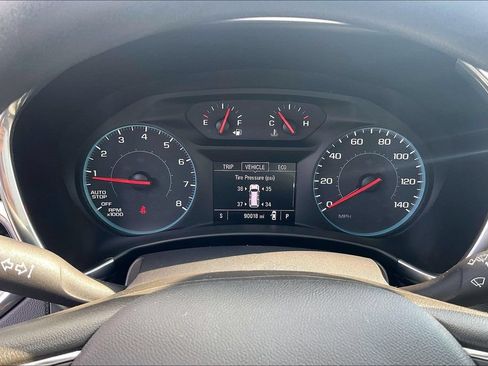 Used 2018 Chevrolet Equinox LT FWD image 19
