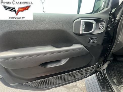 Used 2021 Jeep Wrangler Unlimited Sahara AWD/4WD image 27