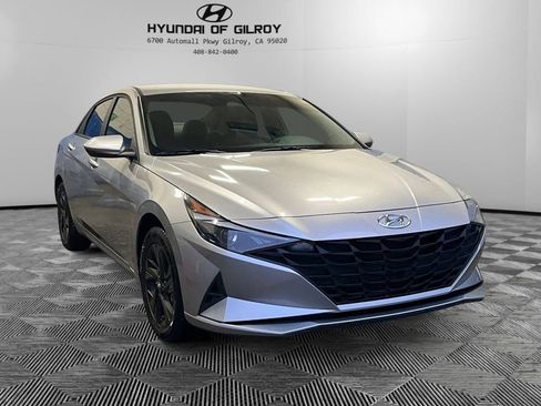 Used 2022 Hyundai Elantra SEL w/ Preferred Accessory Package image 4