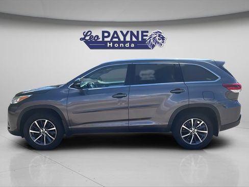 Used 2019 Toyota Highlander XLE AWD/4WD image 4