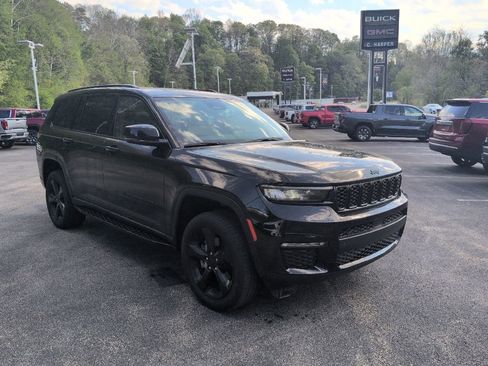 Used 2024 Jeep Grand Cherokee L Limited w/ Black Appearance Package AWD/4WD image 2