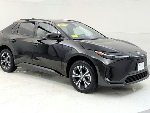 Used 2023 Toyota bZ4X XLE image 7