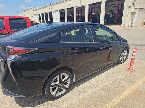 Used 2016 Toyota Prius Three Touring w/ Preferred Accessory Package image 10