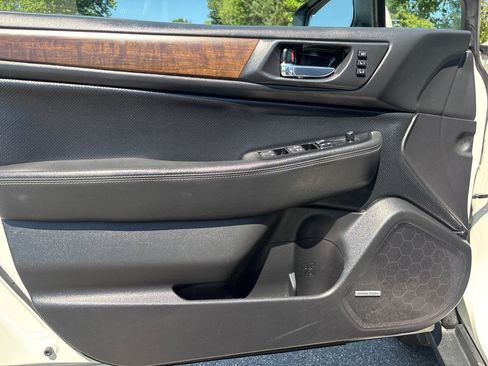 Used 2016 Subaru Outback 2.5i Limited AWD/4WD image 11