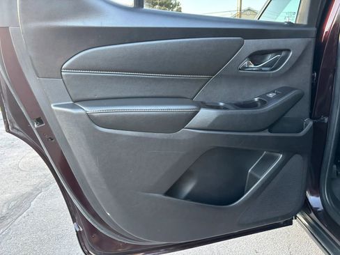 Used 2020 Chevrolet Traverse LT w/ LT Premium Package AWD/4WD image 16