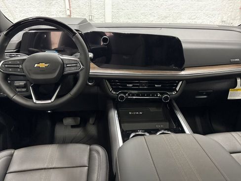 New 2026 Chevrolet Suburban High Country AWD/4WD image 18