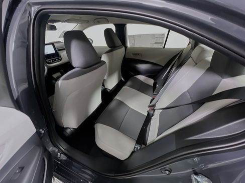 Used 2025 Toyota Corolla LE image 29