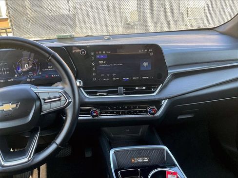 Used 2025 Chevrolet Equinox LT w/ Convenience Package II AWD/4WD image 18
