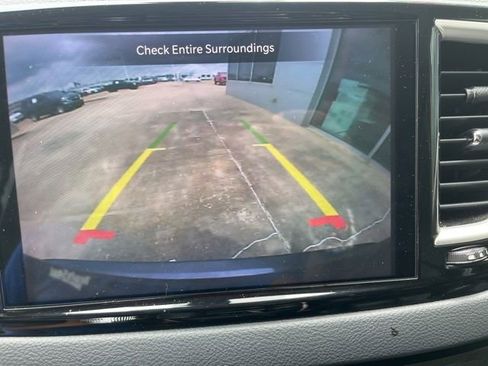Used 2023 Chrysler Pacifica Touring-L FWD image 16