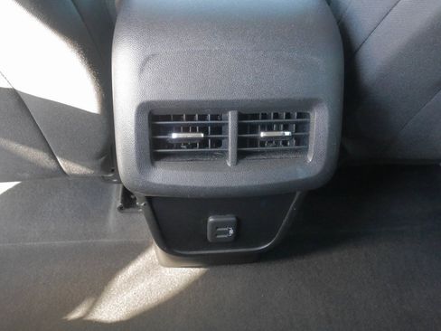 Used 2019 Chevrolet Equinox LS image 18