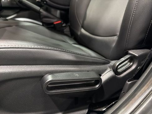 Used 2018 MINI Cooper 4-Door Hardtop image 24