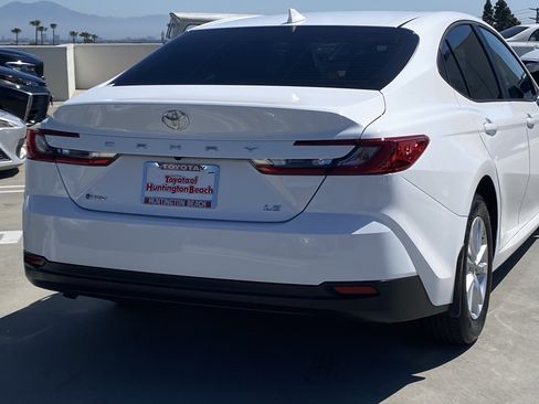 Certified 2025 Toyota Camry LE w/ Convenience Package image 4