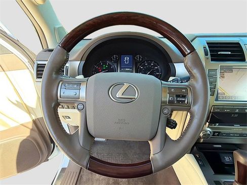 Used 2018 Lexus GX 460 image 37