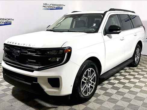 Used 2025 Ford Expedition Active image 1