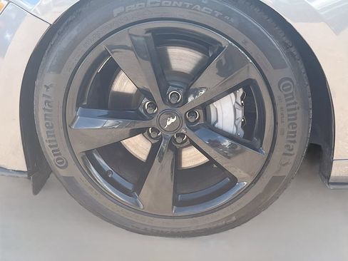Used 2022 Ford Mustang GT Premium w/ Black Accent Package RWD image 28