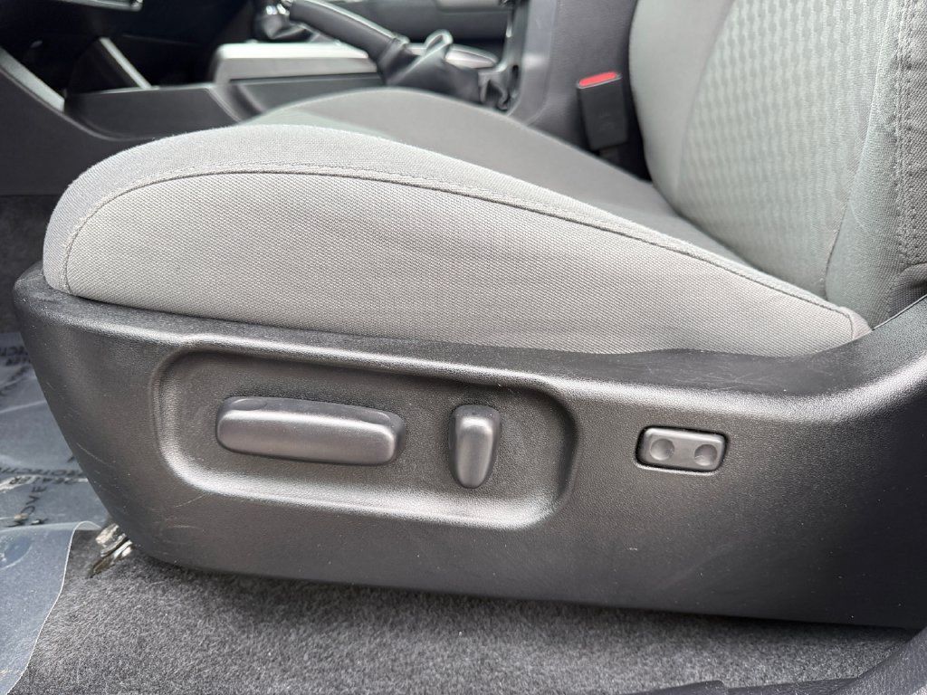 Used 2022 Toyota Tacoma SR5 AWD/4WD image 10