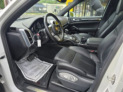 Used 2018 Porsche Cayenne S Platinum AWD/4WD image 16