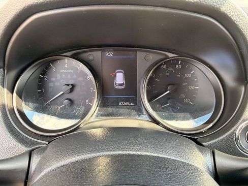 Used 2018 Nissan Rogue SV AWD/4WD image 18