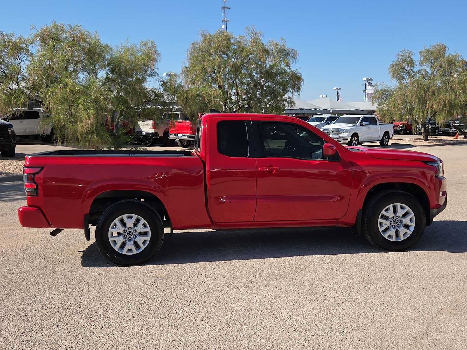 Used 2022 Nissan Frontier SV RWD image 9