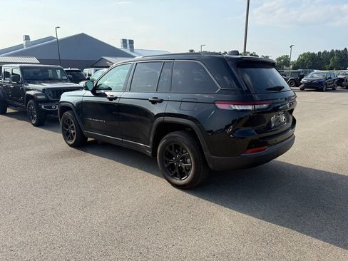 Used 2026 Jeep Grand Cherokee Altitude AWD/4WD image 8