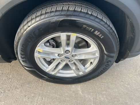 Used 2022 Ford Explorer XLT w/ Equipment Group 202A image 32