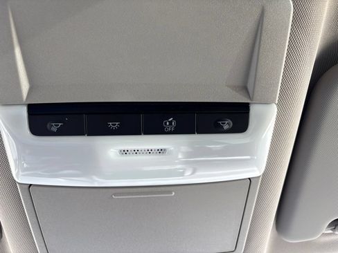 Used 2025 Nissan Rogue S FWD image 25