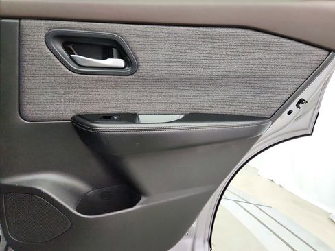 Used 2023 Nissan Rogue SV image 29
