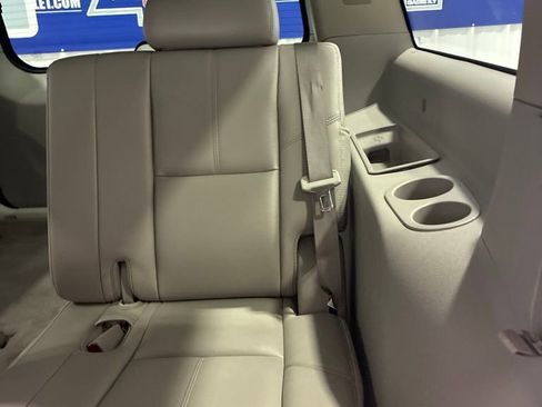 Used 2010 GMC Yukon XL SLT w/ SLT-2 Equipment Package AWD/4WD image 32