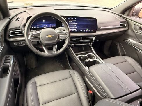 Used 2025 Chevrolet Traverse LT AWD/4WD image 8
