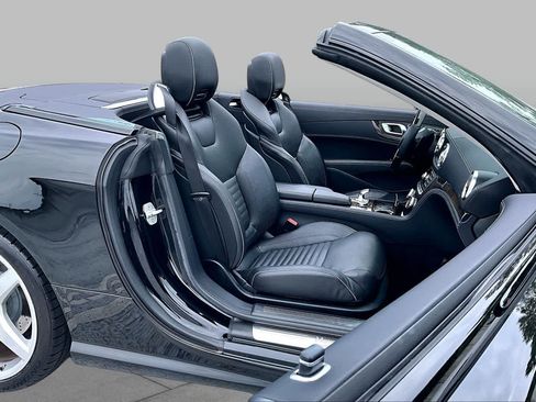 Used 2015 Mercedes-Benz SL 550 image 9