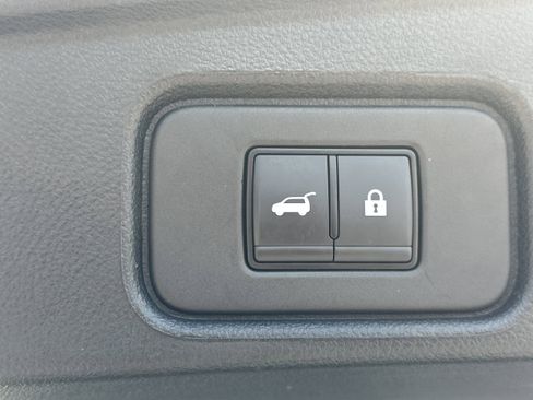 Used 2025 Nissan Pathfinder SV FWD image 19