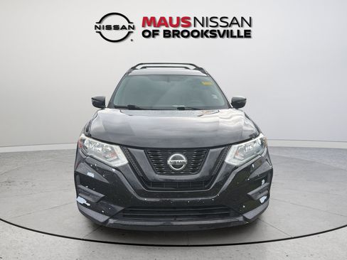 Used 2018 Nissan Rogue SV FWD image 2