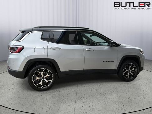 Used 2025 Jeep Compass Limited AWD/4WD image 7