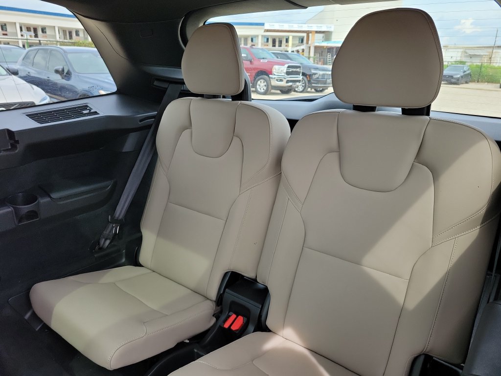 Used 2026 Volvo XC90 B5 Plus w/ Protection Package Premier AWD/4WD image 12
