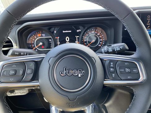 New 2026 Jeep Wrangler Unlimited Sahara AWD/4WD image 16
