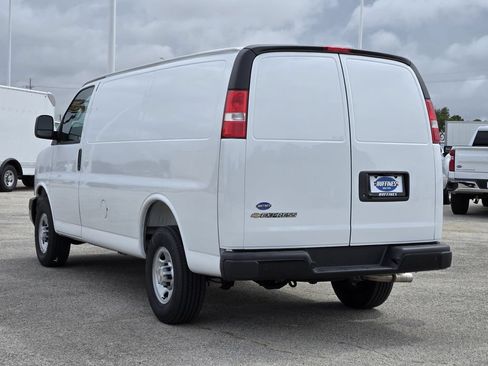 Used 2026 Chevrolet Express 2500 w/ Driver Convenience Package RWD image 5
