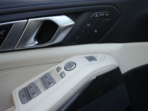 Used 2024 BMW X7 xDrive40i w/ M Sport Package image 27