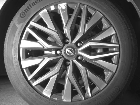 Used 2025 Nissan Altima 2.5 SV FWD image 13