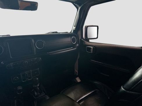 Used 2018 Jeep Wrangler Unlimited Sahara image 24