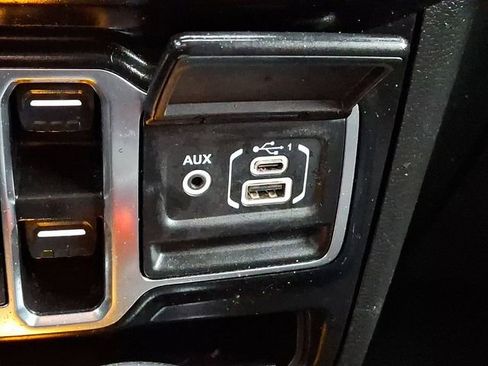 Used 2022 Jeep Wrangler Unlimited Sport image 27