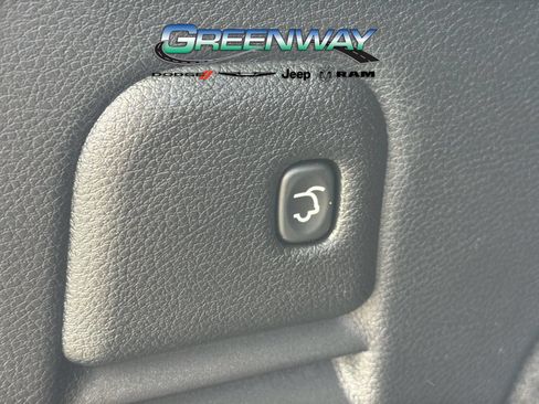 Used 2015 Jeep Grand Cherokee Altitude RWD image 7