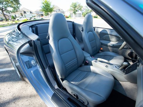 Used 2001 Porsche 911 Cabriolet image 30