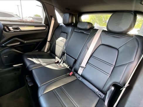 Used 2022 Porsche Cayenne Platinum Edition AWD/4WD image 36
